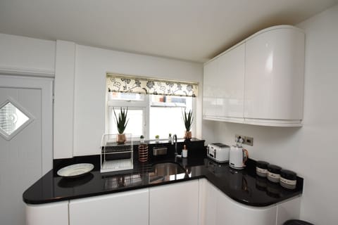 Honeysuckle House | Private kitchen | Fridge, microwave, oven, stovetop