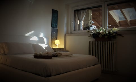 Apartment, 2 Bedrooms | Desk, free cribs/infant beds, free WiFi, bed sheets