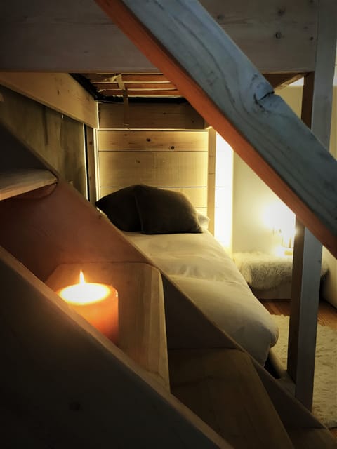 Quadruple Room | Desk, free cribs/infant beds, free WiFi, bed sheets