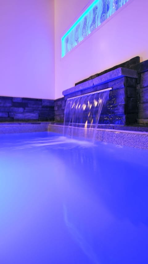 Indoor spa tub