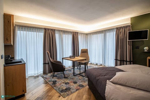 Exclusive Double or Twin Room | Living room | Flat-screen TV, heated floors