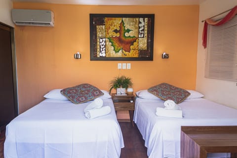 Family Cabin (Cabaña Colibrí) | In-room safe, blackout drapes, bed sheets