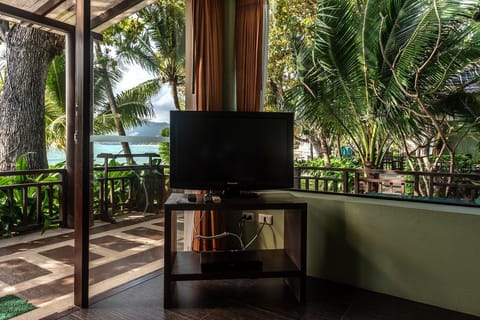 Suite, Beachside | Living area | 32-inch flat-screen TV with satellite channels, TV