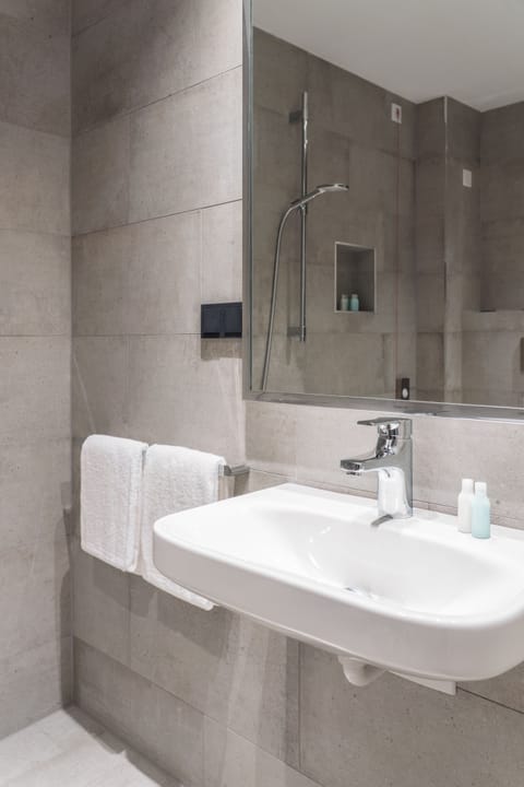 Double Room, Accessible | Bathroom sink