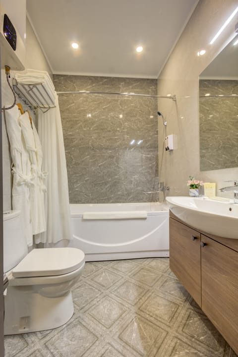 Standard Triple Room | Bathroom | Rainfall showerhead, hair dryer, slippers, towels