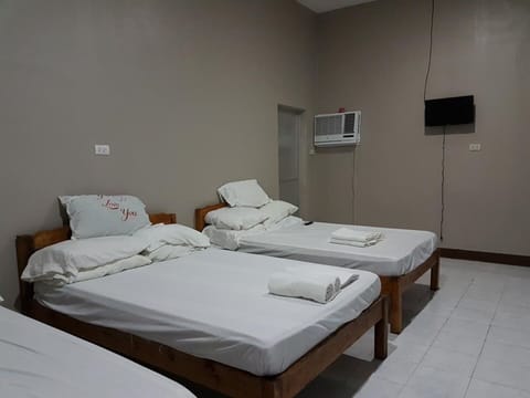 Quadruple Room | Free WiFi, bed sheets