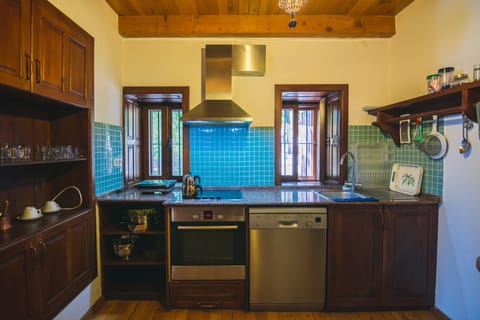 Deluxe Villa, 2 Bedrooms | Private kitchen | Electric kettle