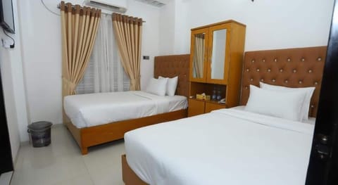 Business Double or Twin Room, 2 Bedrooms, Golf View | Minibar, in-room safe, desk, laptop workspace