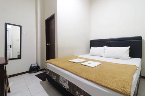 Executive Room | Desk, laptop workspace, free WiFi, bed sheets