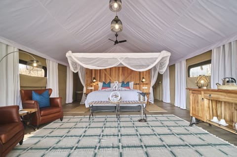 Luxury Tent | In-room safe, desk, free WiFi, bed sheets