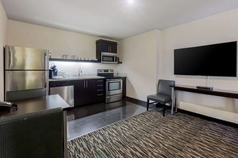 Suite, Multiple Beds, Non Smoking, Kitchen (with Sofabed) | Hypo-allergenic bedding, in-room safe, desk, laptop workspace