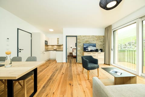 Comfort Apartment (Cleaning Fee incl.) | Living area | 60-cm flat-screen TV with cable channels, TV, heated floors