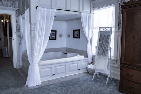 The Waterfalls Room | Individually furnished, free WiFi, bed sheets