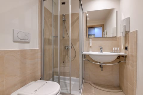 Triple Room (Countryside View) | Bathroom | Free toiletries, hair dryer, bidet, towels