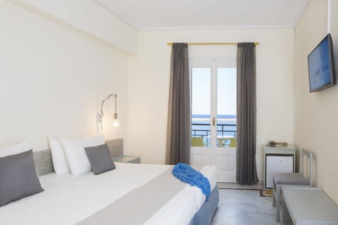 Double or Twin Room, Sea View | In-room safe, iron/ironing board, free WiFi