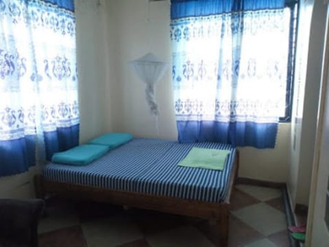 Twin Room | Desk, blackout drapes, free WiFi, bed sheets