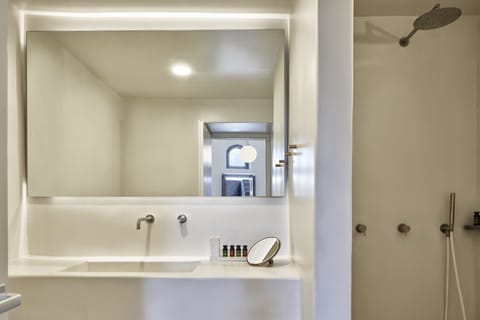 Shower, free toiletries, hair dryer, bathrobes