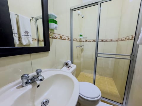 Double Room | Bathroom | Shower, towels