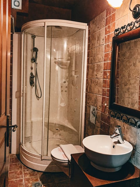 Superior Room (Meteora View) | Bathroom | Shower, rainfall showerhead, designer toiletries, hair dryer