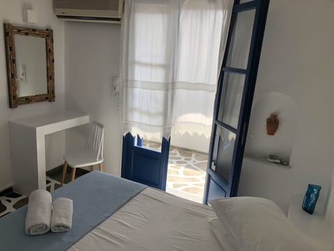 Comfort Apartment | Egyptian cotton sheets, premium bedding, memory foam beds, desk