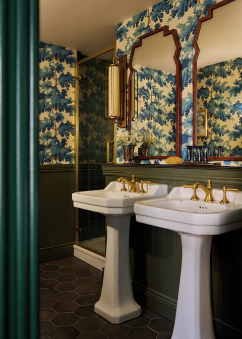 Deluxe Room, 1 King Bed | Bathroom | Designer toiletries, hair dryer, bathrobes, slippers