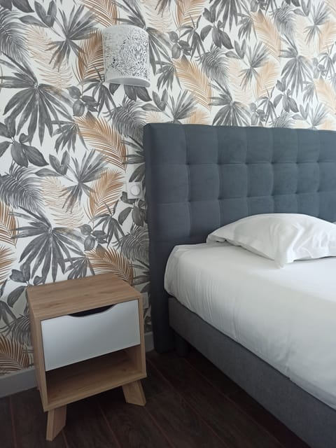 Superior Double Room | Desk, iron/ironing board, bed sheets