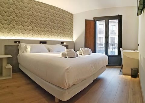 Superior Double or Twin Room (NERU Balcón) | Premium bedding, in-room safe, individually decorated, desk