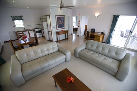 Executive Apartment, 2 Bedrooms, Non Smoking, Ocean View | Living area