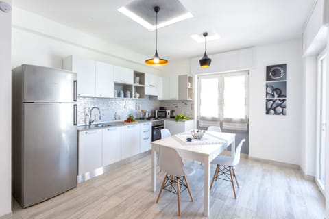 Apartment, 2 Bedrooms | Private kitchenette