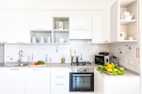 Apartment, 2 Bedrooms | Private kitchenette