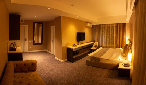 Standard Double Room | Egyptian cotton sheets, premium bedding, down comforters, minibar