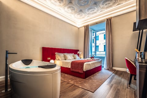 Deluxe Studio Suite, Jetted Tub, City View | Premium bedding, minibar, in-room safe, desk