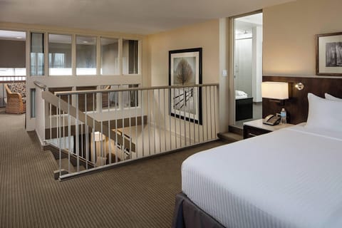 Club Suite, 1 Bedroom | Premium bedding, pillowtop beds, in-room safe, desk