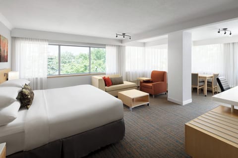 Club Suite, 1 Bedroom, Corner | Premium bedding, pillowtop beds, in-room safe, desk