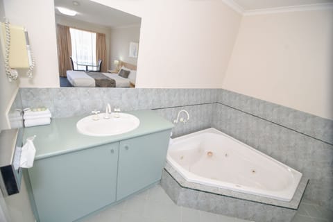 Spa Room  | Bathroom | Shower, free toiletries, hair dryer, towels