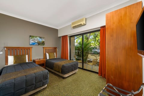 Suite, Multiple Beds, Non Smoking | Desk, soundproofing, iron/ironing board, free WiFi