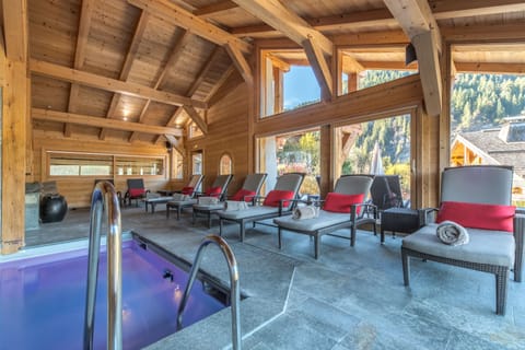 Indoor pool, sun loungers