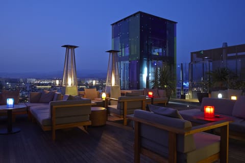 2 bars/lounges, rooftop bar