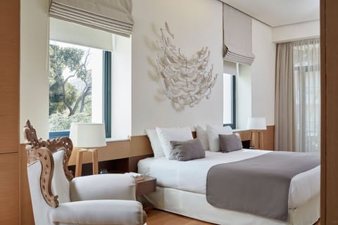 Junior Suite | Egyptian cotton sheets, premium bedding, pillowtop beds, minibar