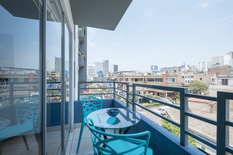 Comfort Apartment, 3 Bedrooms, City View | Balcony