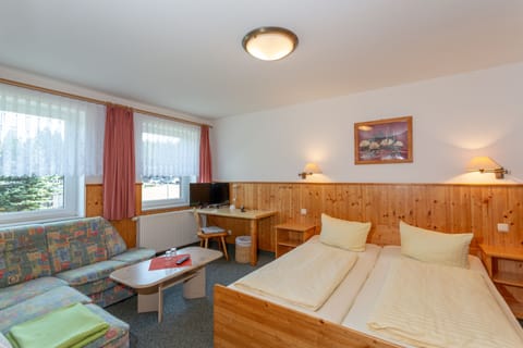 Comfort Twin Room, 2 Twin Beds, Non Smoking, Ensuite | Free cribs/infant beds, free WiFi, bed sheets