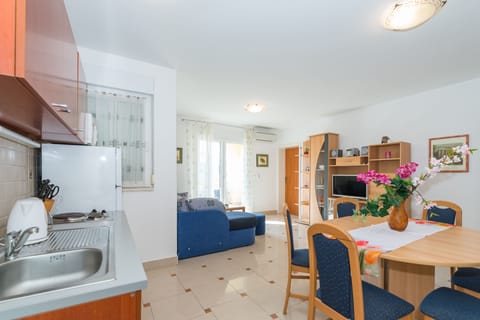 Apartment, Sea View (A6) | Private kitchen | Fridge, microwave, oven, stovetop