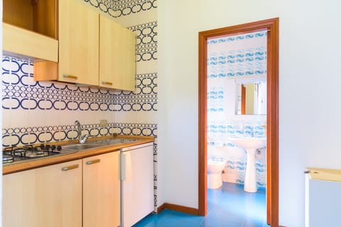 Apartment, 1 Bedroom (n.18) | Private kitchen | Stovetop, cookware/dishes/utensils