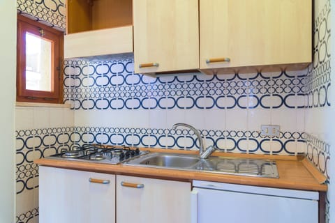 Apartment, 1 Bedroom (n.18) | Private kitchen | Stovetop, cookware/dishes/utensils