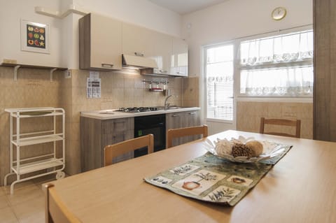 Apartment, 2 Bedrooms | Private kitchen | Fridge, microwave, oven, stovetop