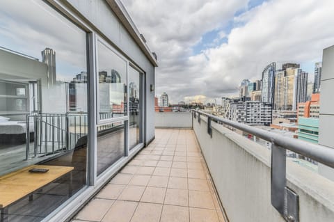 4 Bedrooms Apartment | Terrace/patio