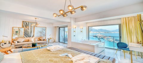 Deluxe King Room with Jacuzzi Sea View | Jetted tub