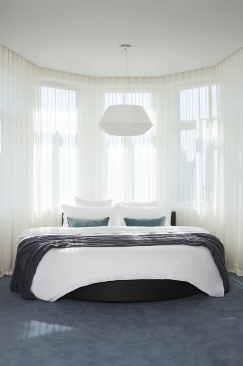 Frette Italian sheets, premium bedding, Select Comfort beds, minibar