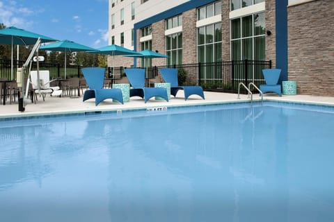 Seasonal outdoor pool, open 9:00 AM to 10:00 PM, sun loungers