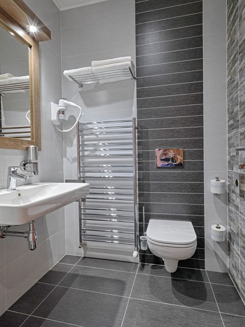 Standard Double Room | Bathroom amenities | Hair dryer, towels